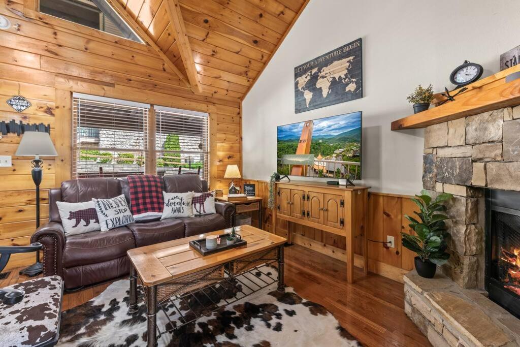 Cozy Cabin In The Smokies!!! Fully Furnished And Complete With Community Indoor And Outdoor Pools And Spas, Game And Fitness Rooms As Well As A Private Hot Tub Pigeon Forge Exterior foto